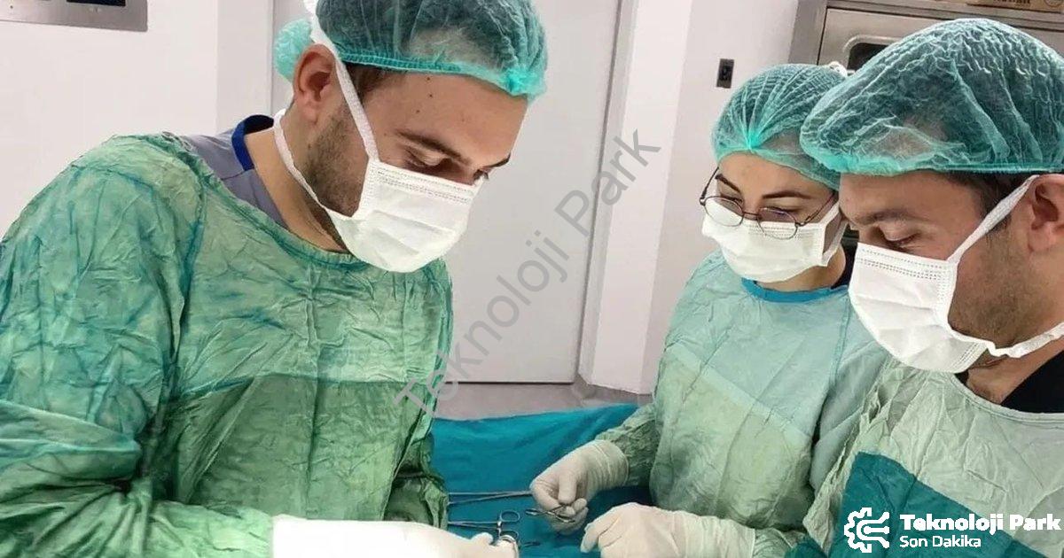 "Şuhut Devlet Hastanesi'nde Modern Cerrahi: Kasık Fıtığı Ameliyatı Başarısı" başlıklı haber için fot